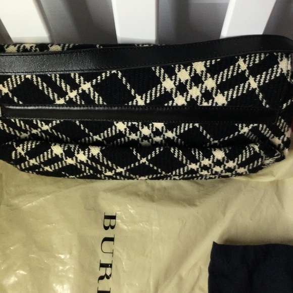 Authentic Burberry clutch - Picture 5 of 16